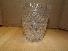 petit vase cristal d'arc ( 9,5 cm haut 8cm diamètre en haut )