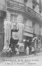 CPA 44 NANTES MAISON DES SOLDS NOUVEAUTES PARISIENNES RUE DE LA BARILLERIE