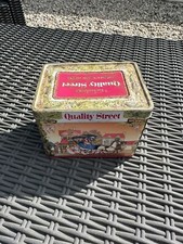 boîte en métal ancienne