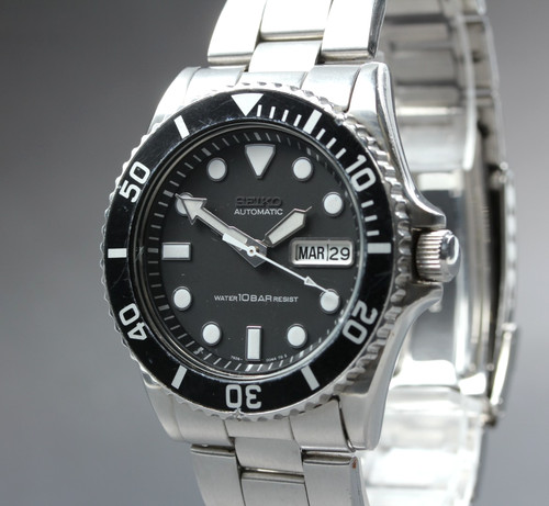 Presque comme neuve montre - neuve],