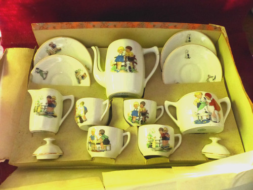 Jouet ancien coffret dinette