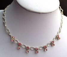 collier bijou rétro couleur argent petites pampilles cristaux couleur rose 1665