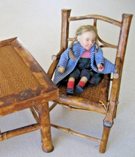 RARE petite table   chaise