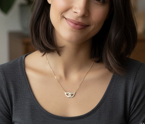 Collier motif entrelacé