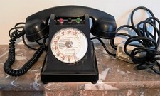 Ancien téléphone à cadran en bakélite noir PTT double appel années 60