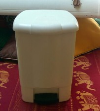 Poubelle à pédale