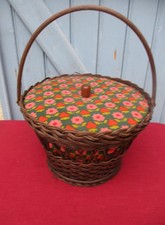 Panier à couture en osier capitonné tissu fleuri boite à ouvrage