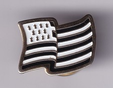 RARE PINS PIN'S .. TOURISME BRETAGNE BREIZH FOLKLORE DRAPEAU FLAG OR DORE ~FZ