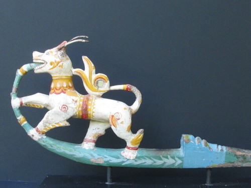 Vieux dragon proue char en - proue, de