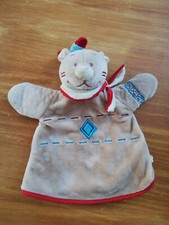 Doudou Noukie's Ours Marionnette Indien Marron Beige Rouge Bleu