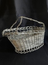 Panier porte bouteille de vin, verseuse. En fil tressé argenté.