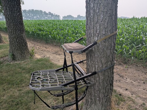 Lone wolf treestand hand - treestand,