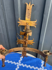 Grande applique en fer forgé doré thème fleurs de lys stylisées