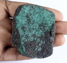 Émeraude verte naturelle