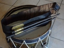 Véritable Tambour de garde champêtre, bois et laiton avec baudrier et baguettes