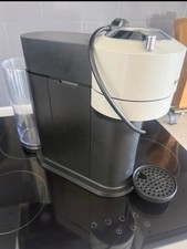 machine à café nespresso gris à capsule