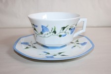 Déjeuner en porcelaine de Limoges, peint main décor liseron bleu, dia. 12 cm B