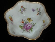 ANCIENNE COUPE EN PORCELAINE