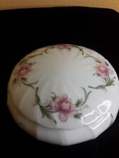 Bonbonnière, boîte porcelaine Limoges manufacture La Reine