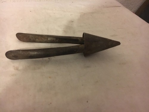Ancien outil pince evaser - outil, a