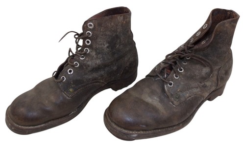Paire brodequins modèle 45 - modèle,