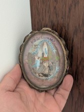 Reliquaire en plâtre, cadre