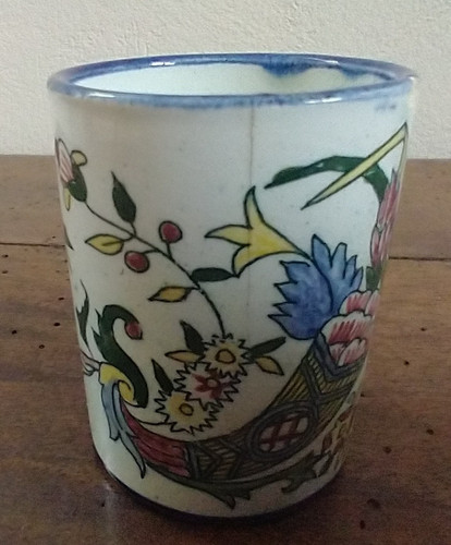 Charmant petit gobelet - ou, pot