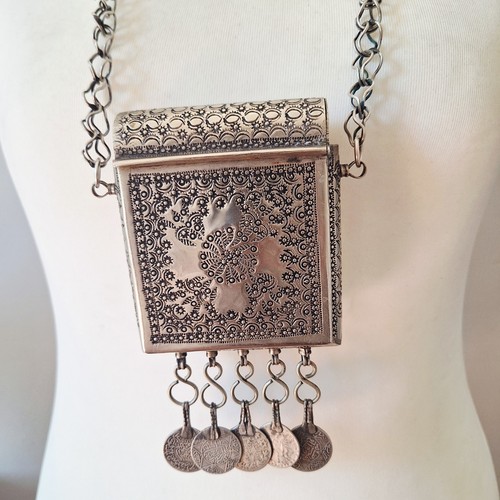 Collier boite porte - boite, coran