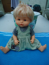 poupée NENUCO de famosa  30  cm à système  ( pleure) numérotée C-3577-18 E