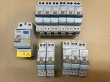 Lot de 11 disjoncteurs  Hager