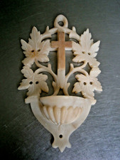 Bénitier Marbre sculpté décor Ajouré Cruxifix Objet dévotion Ancien