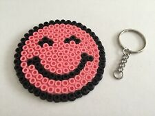 EMOTICONE SMILEY SOURIRE ROSE NOIR PORTE CLE PERLE HAMA DECORATION PIXEL ART