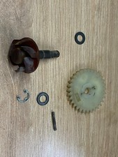 UNE POMPE EAU MECANISME MOTO