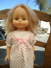 POUPEE BLONDE AUX YEUX  de