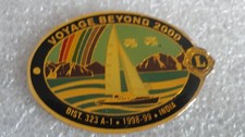 PIN S  GROS MODELE LION S CLUB BEYOND 2000