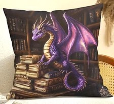 Housse de coussin GARDIEN DE LA BIBLIOTHEQUE 45 cm DRAGON FANTASTIQUE