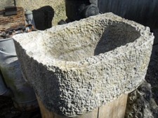 auge en pierre taillée , abreuvoir à moutons animaux , 40 x 60 , évier jardin