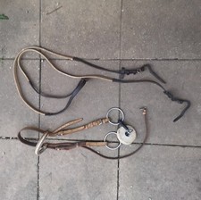 LOT ÉQUITATION: RENES ET FILET SANS MUSEROLLE AVEC MORS RONDELLES CAOUTCHOUC