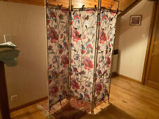 paravent fer forgé blanc recouvert tissu écru fleuri rouge ht 170cm 3 éléments
