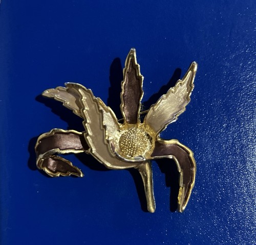 Vintage 1980s gold tone flower - gold-tone,