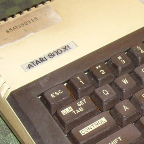 Atari 800xl ordinateur ancien - atari,