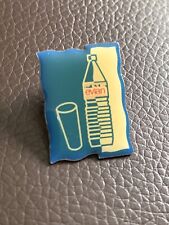 Pin’s bouteille eau Evian