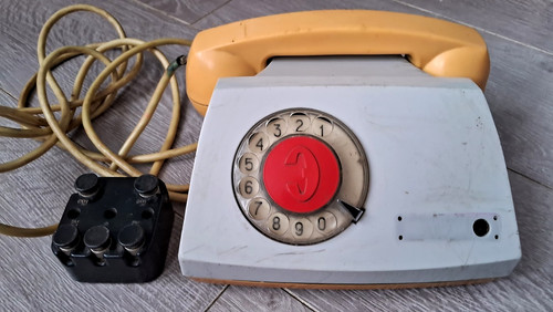 Ancien téléphone militaire