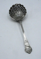 BELLE SAUPOUDREUSE EN ARGENT MASSIF POINCON MINERVE COURONNE COMTALE