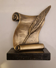 Bronze - Jolie décoration de bureau - Lettre et sa plume stylisée -  H. 16,3 cm