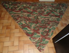 1/4 TOILE DE TENTE ABIMEE DE