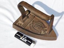 ANCIEN FER A REPASSER : GENDARME  !!!!!!!!!!