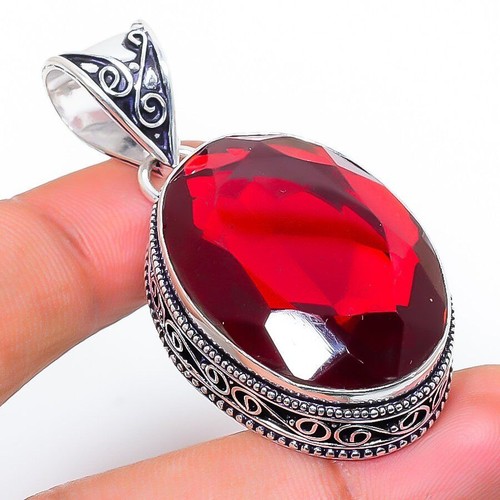 Pendentif bijou fait - , en