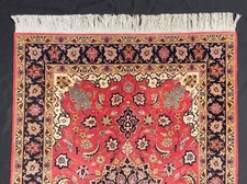 fine Isfāhān Ispāhān Persian rug tapis persan soie silk Amaranth 165 x 104 cm