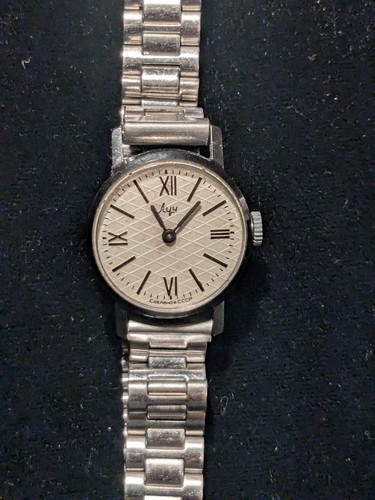 Jolie montre mécanique femme - jolie,